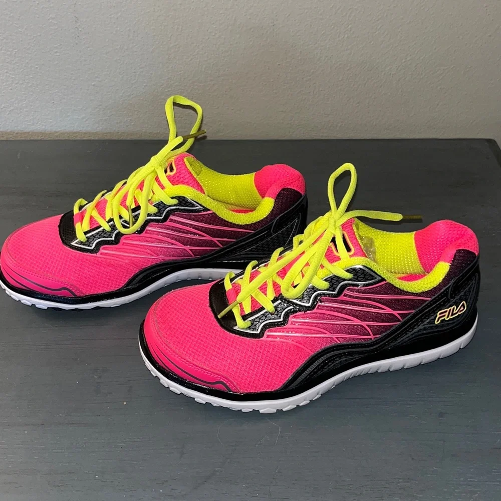 Fila Womens Running Shoes Size 4 Pink Black Tennis Shoes Sneakers NWOB
